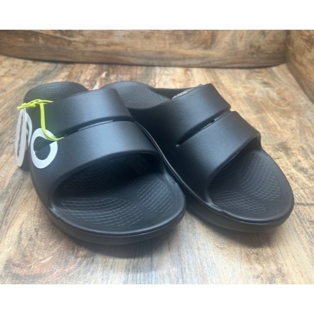 OOFOS OOAHH Sport Slide Recovery Sandals Black/White NWT - Size M7/W9
